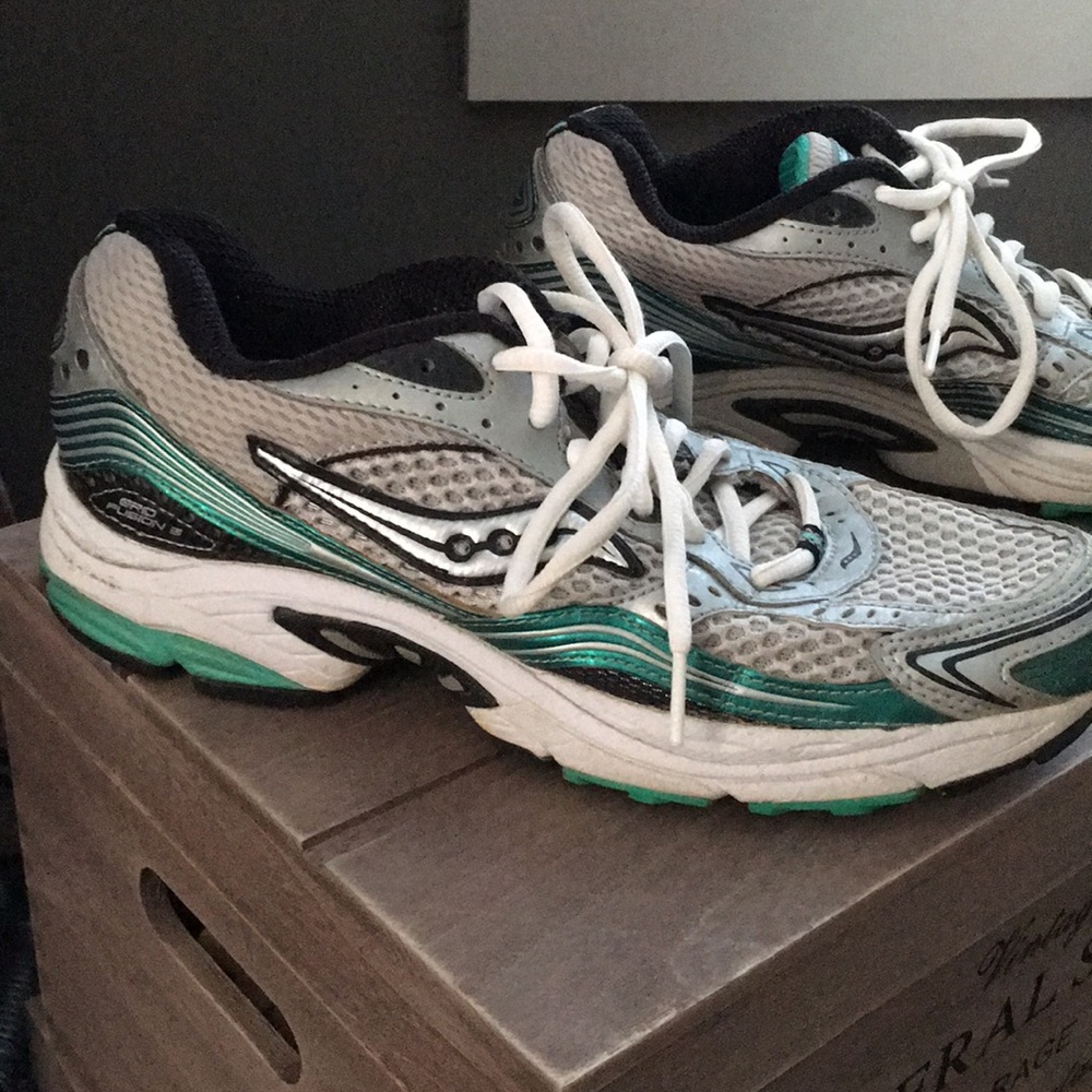 Saucony tennis shoes